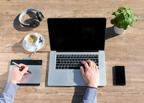 Beyond The Grid: Fostering Spontaneity In Online Meetings