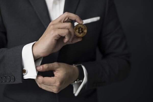 Decentralized Truth: Exploring Oracles Role In Data Integrity